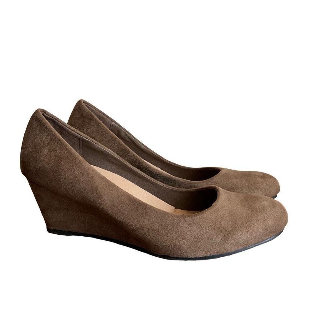 Red Circle Womens Faux Suede Round Toe Slip On Wedge Heels Brown Pump Size 10